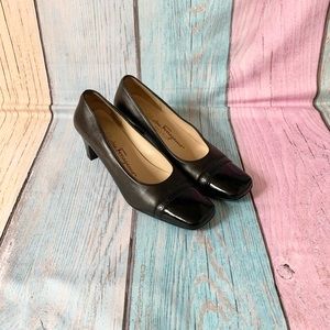 Black Salvatore ferragamo classic pumps